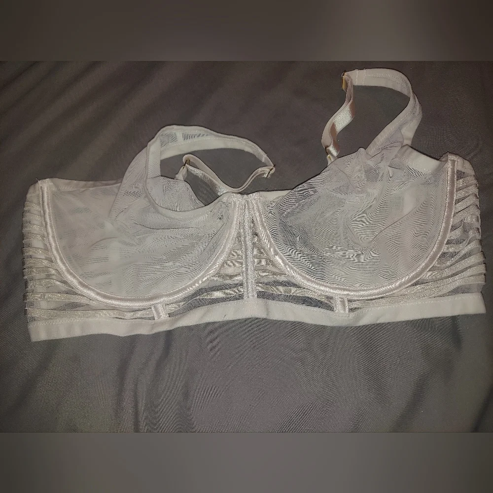 38DD bra - Picture 6 of 6